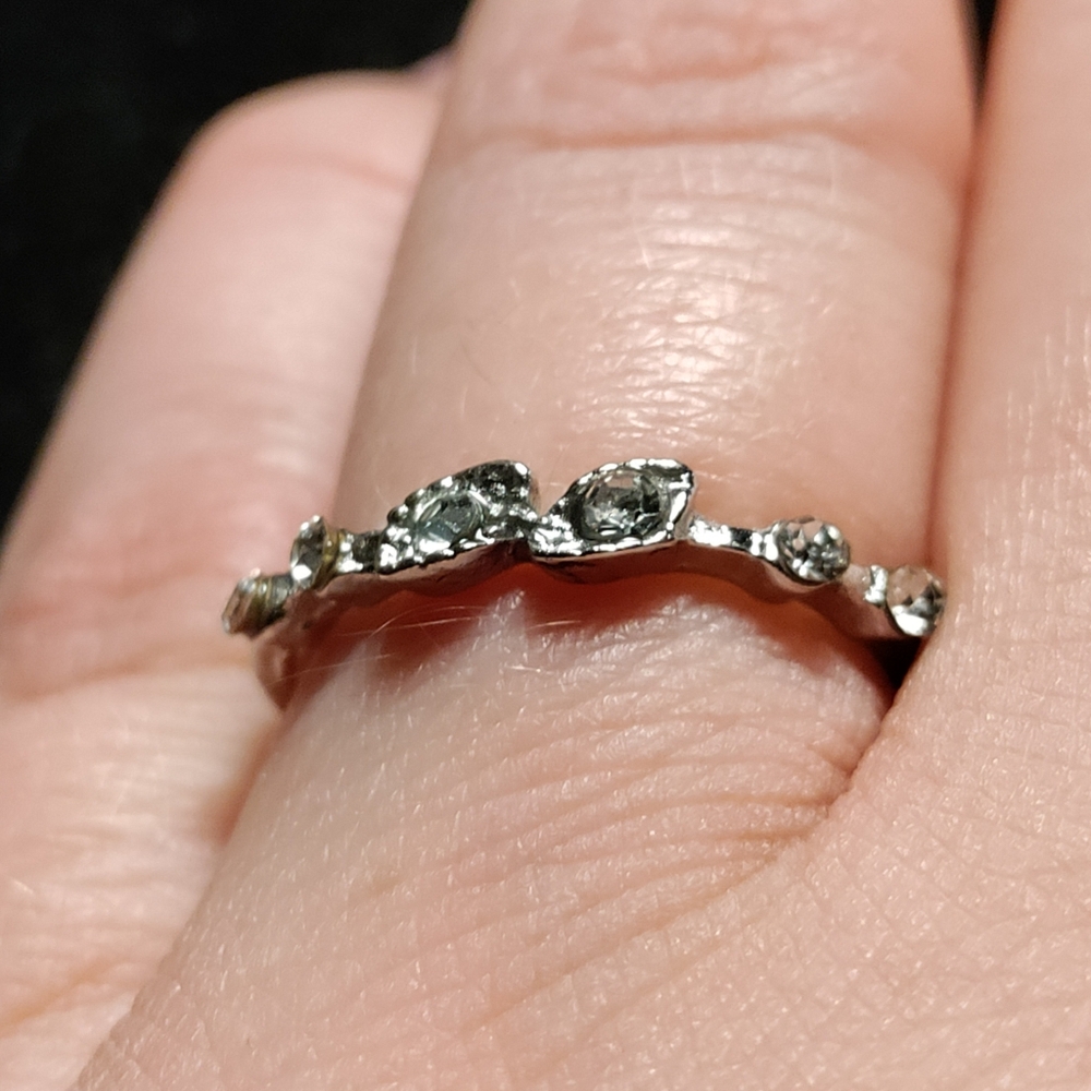 NEW Elegant Silver Imitation Six Gem Ring